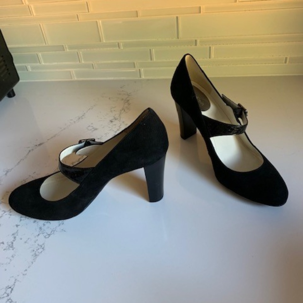 Calvin Klein Black Suede Pumps NEVER WORN